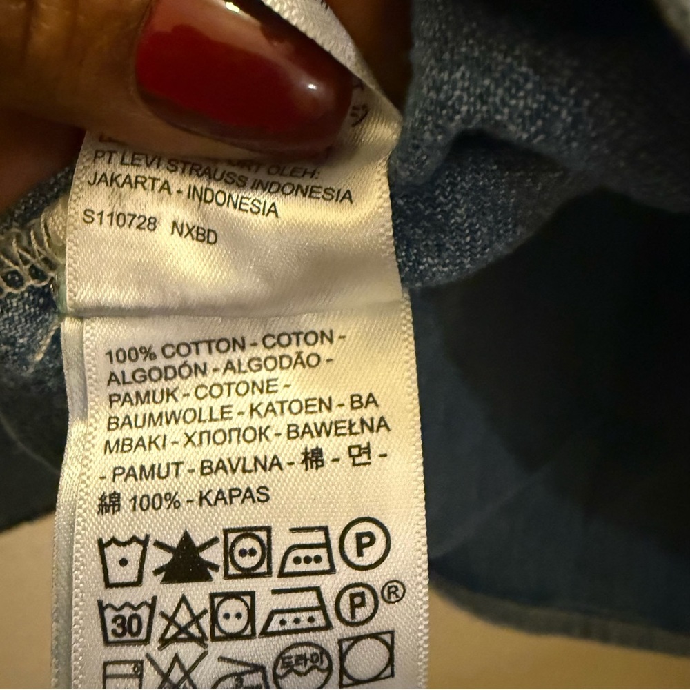 Levi's women’s Two-Tone Denim Shirt - Picture 6 of 14